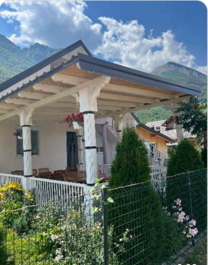 Lola Guest House Vusanje Exterior photo
