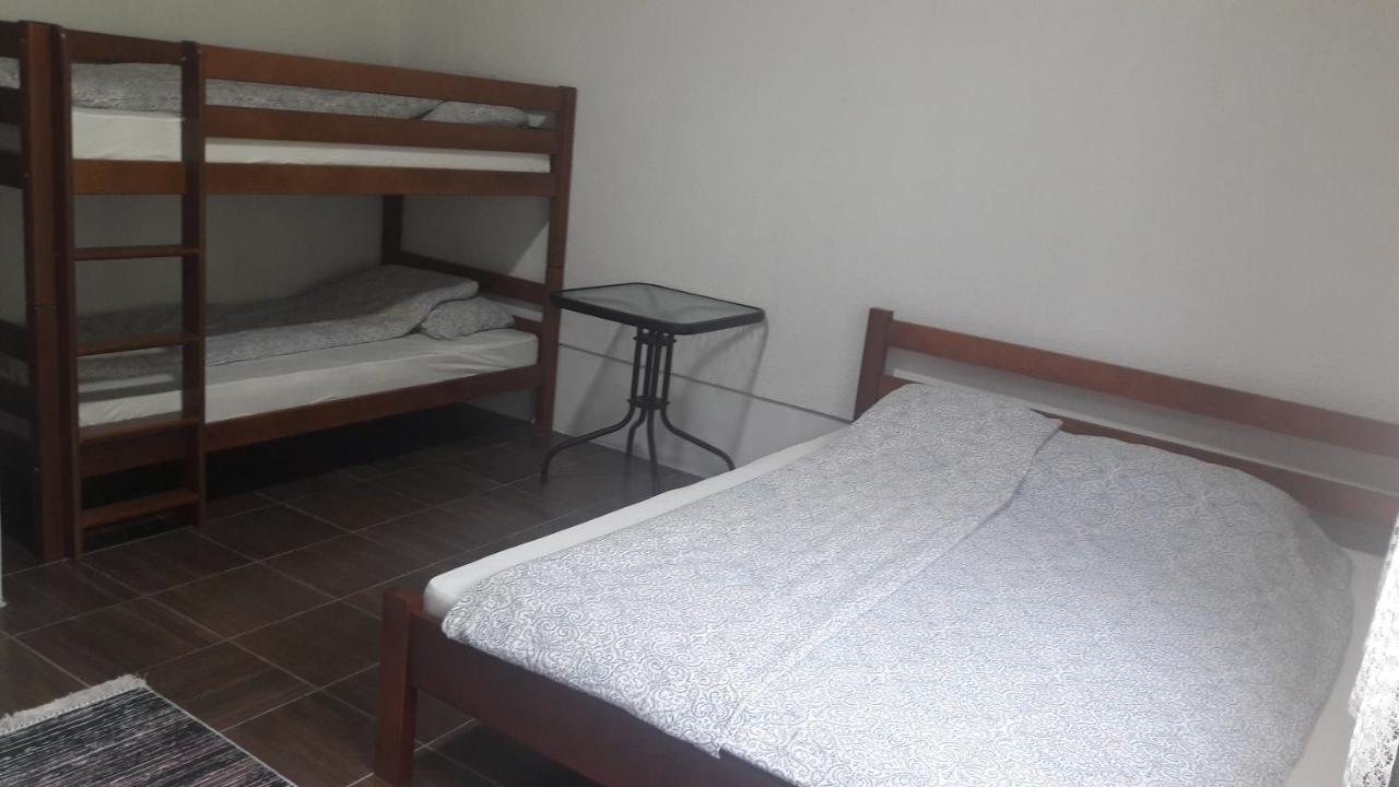 Lola Guest House Vusanje Exterior photo