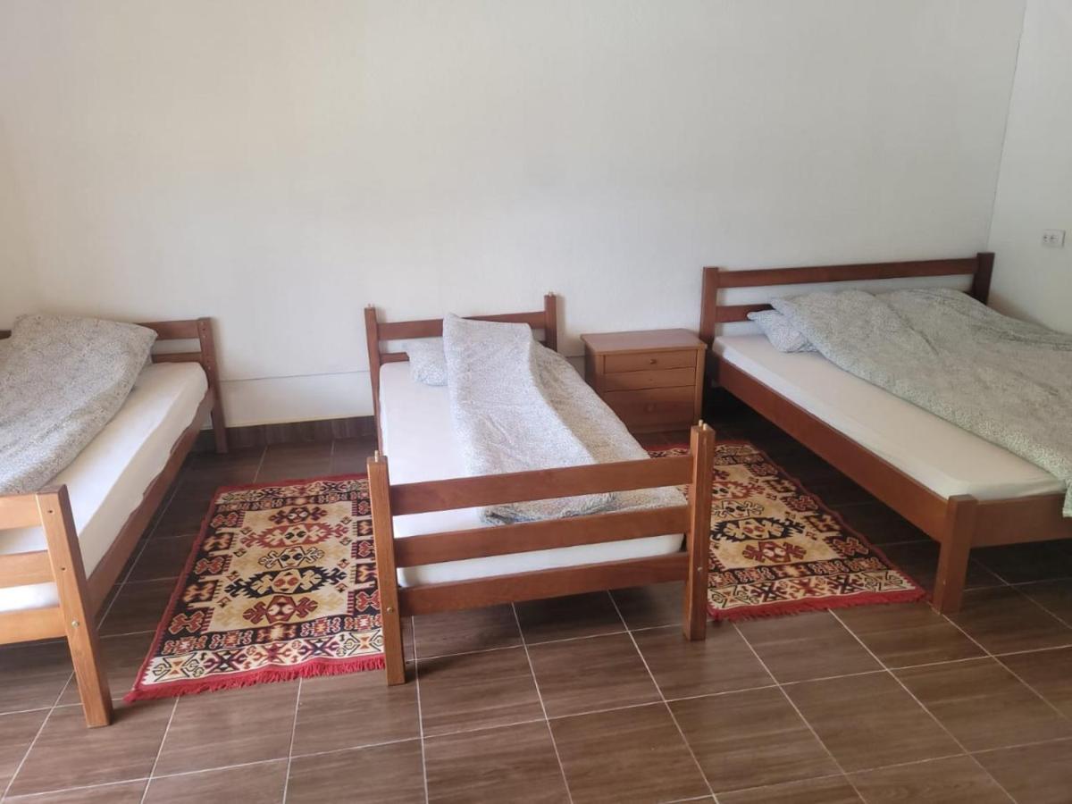 Lola Guest House Vusanje Exterior photo