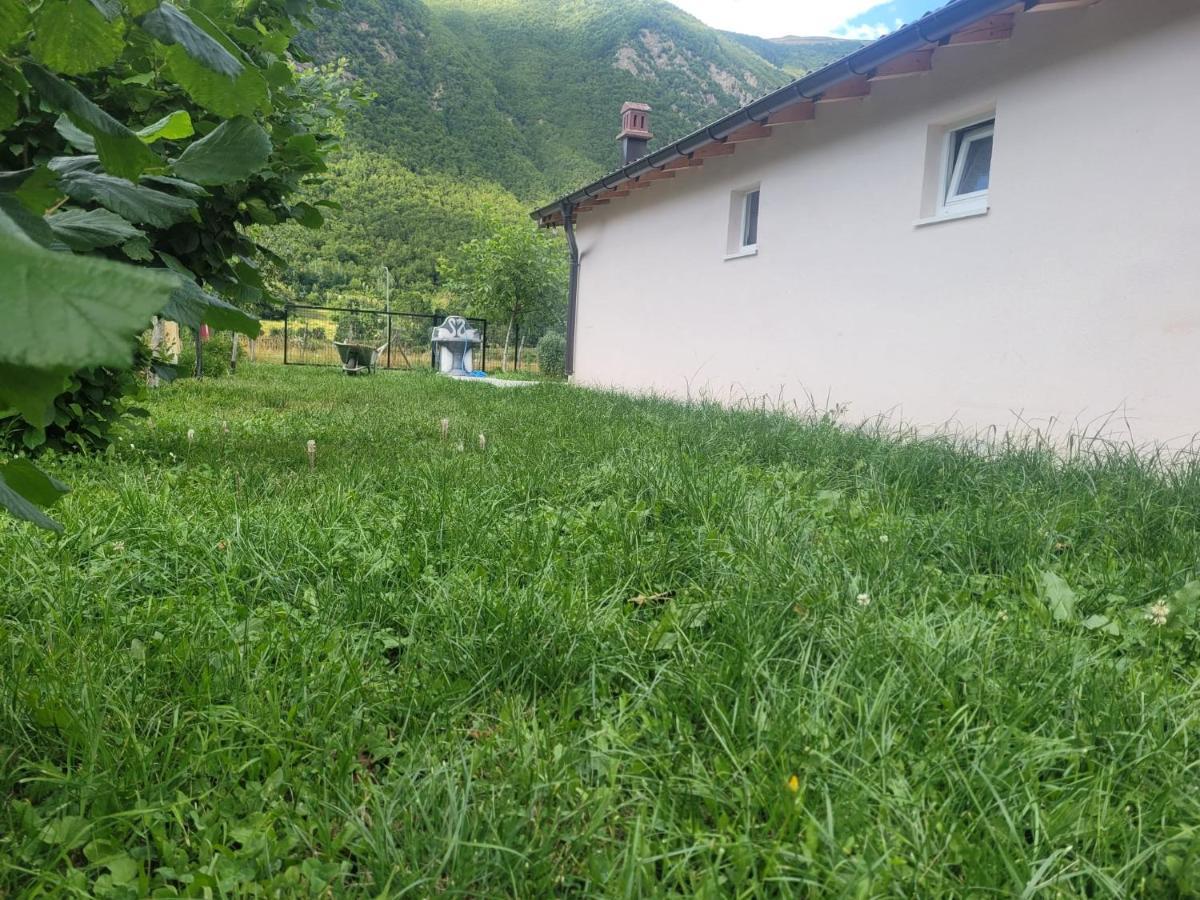 Lola Guest House Vusanje Exterior photo