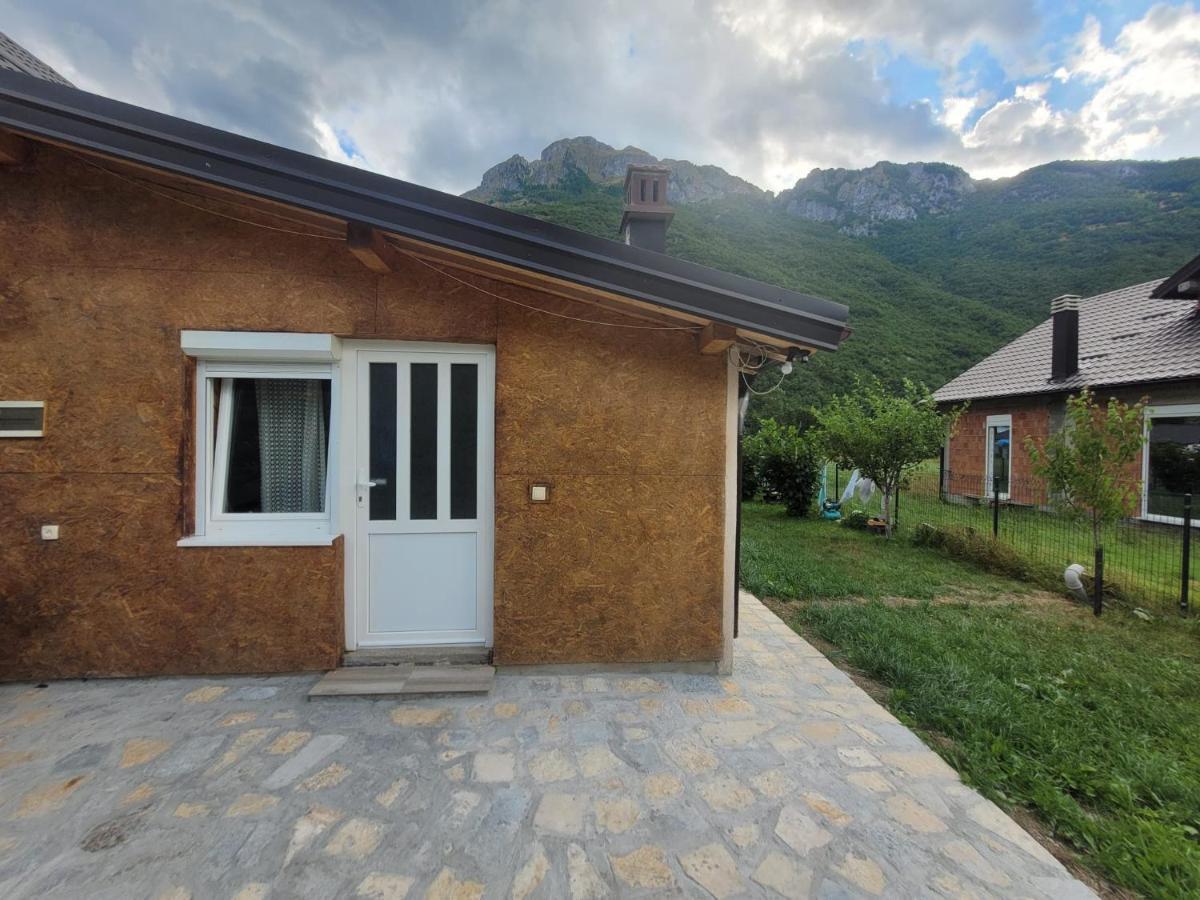 Lola Guest House Vusanje Exterior photo
