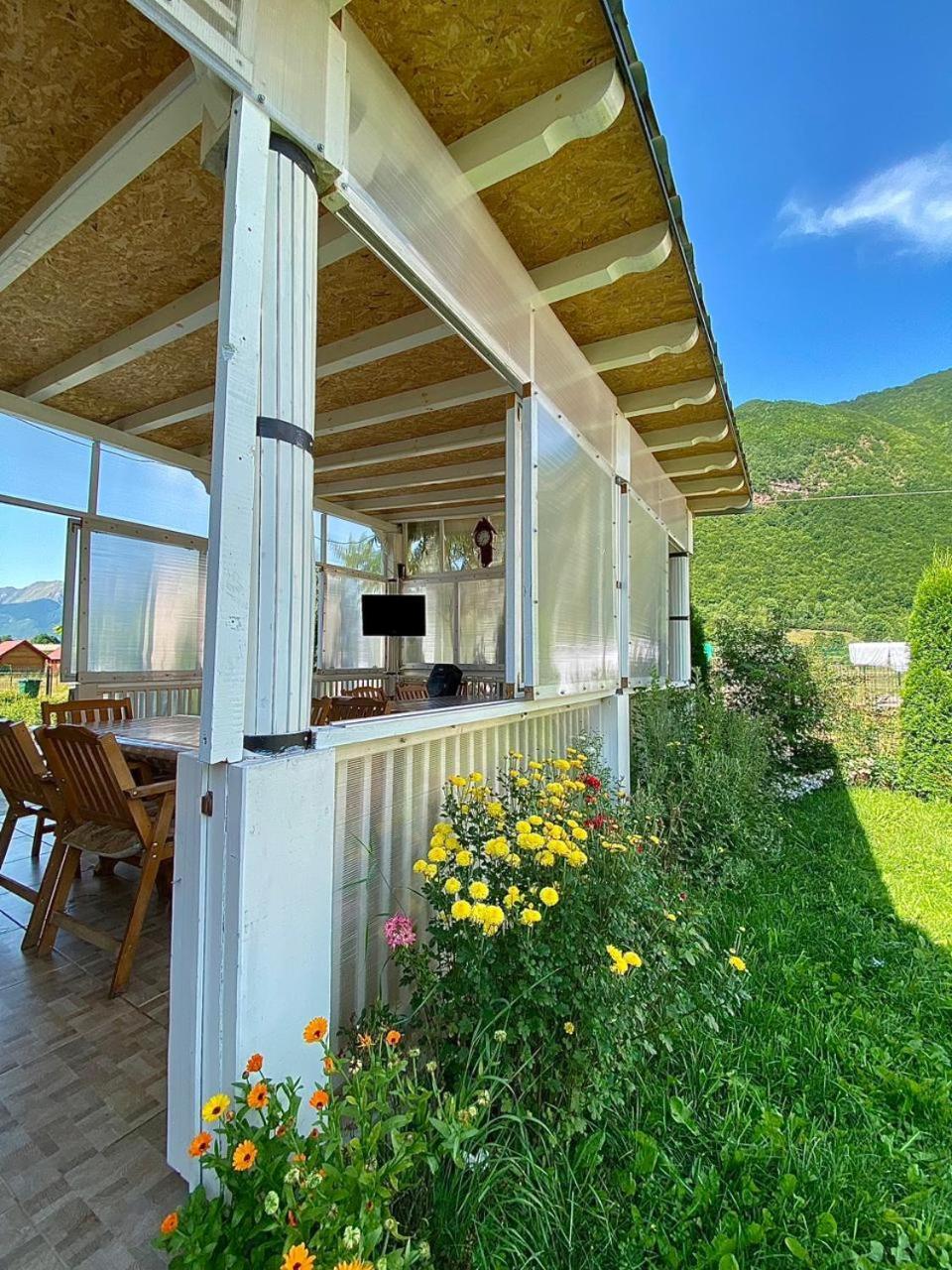 Lola Guest House Vusanje Exterior photo