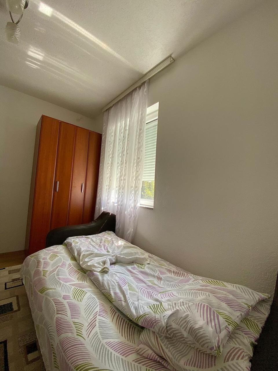 Lola Guest House Vusanje Exterior photo
