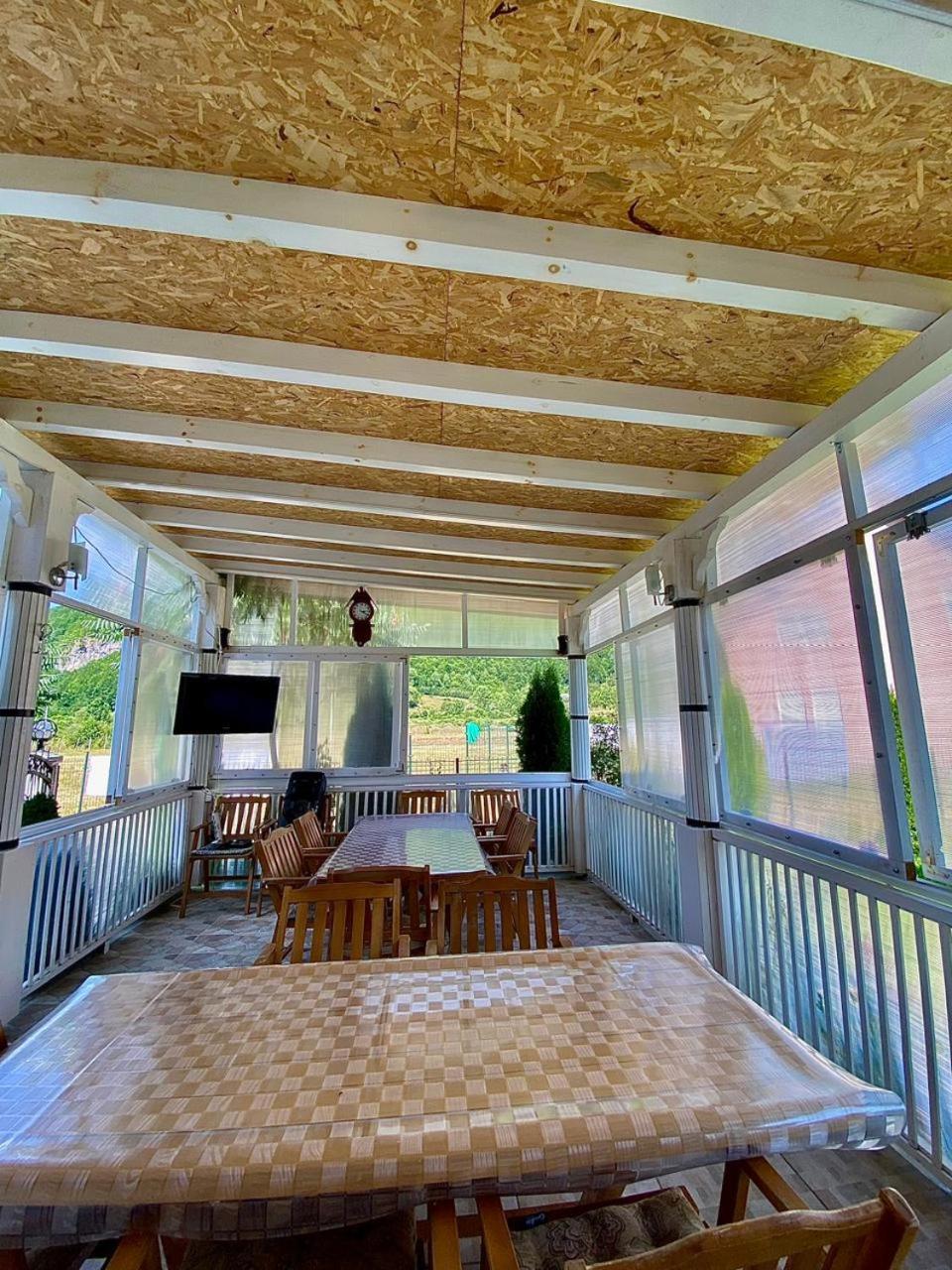 Lola Guest House Vusanje Exterior photo