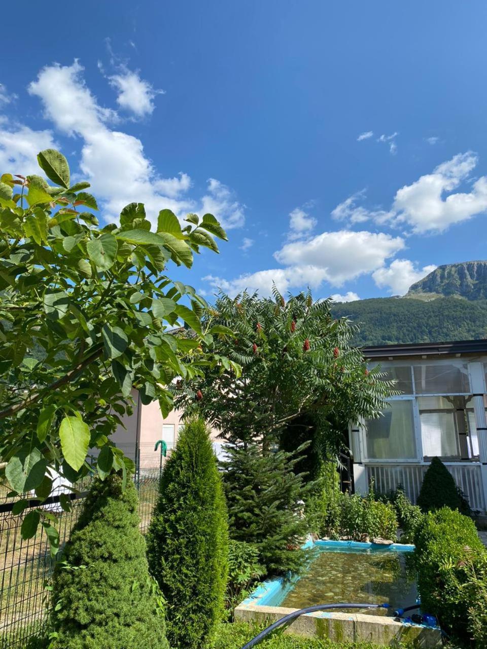 Lola Guest House Vusanje Exterior photo