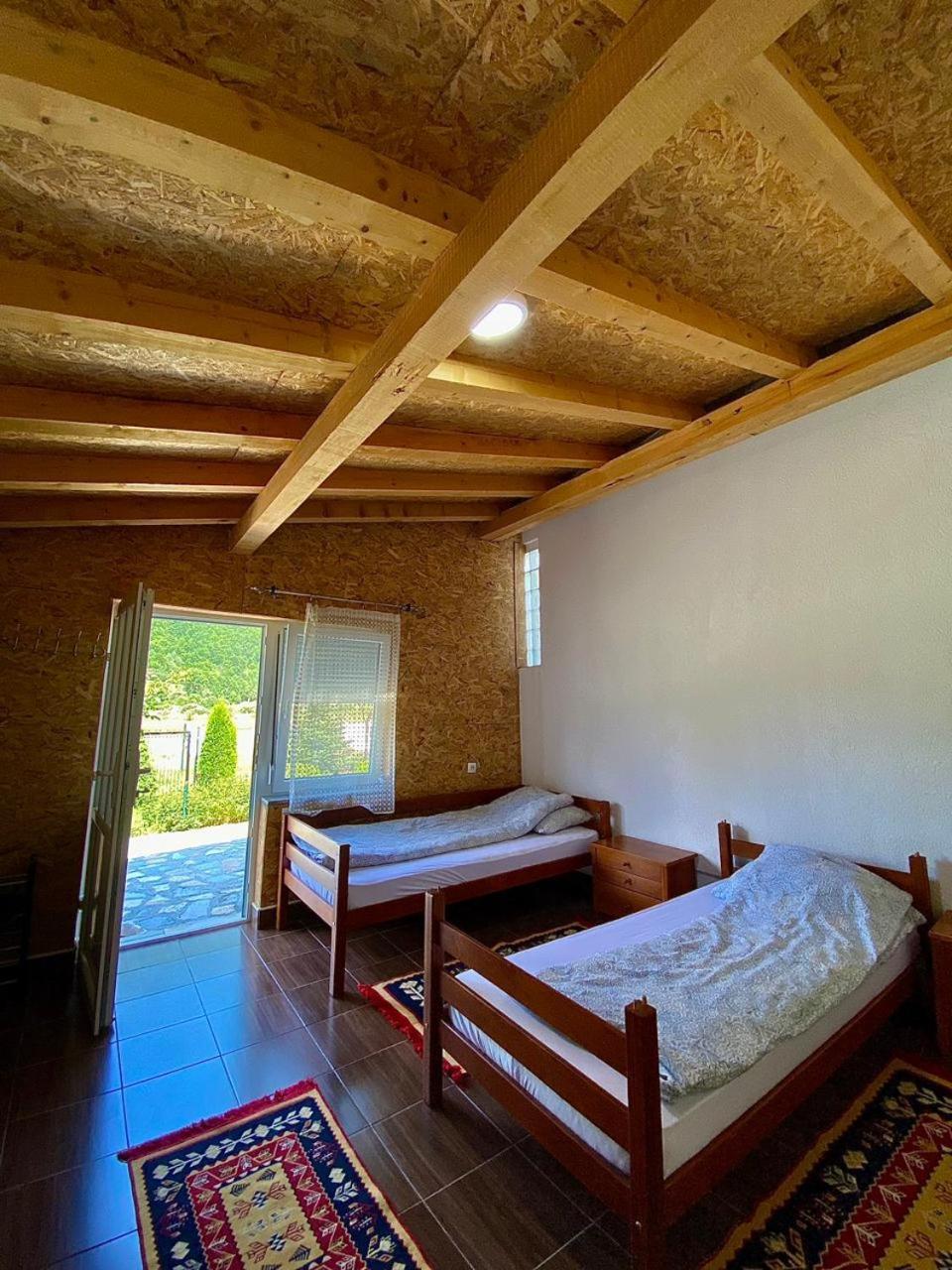 Lola Guest House Vusanje Exterior photo